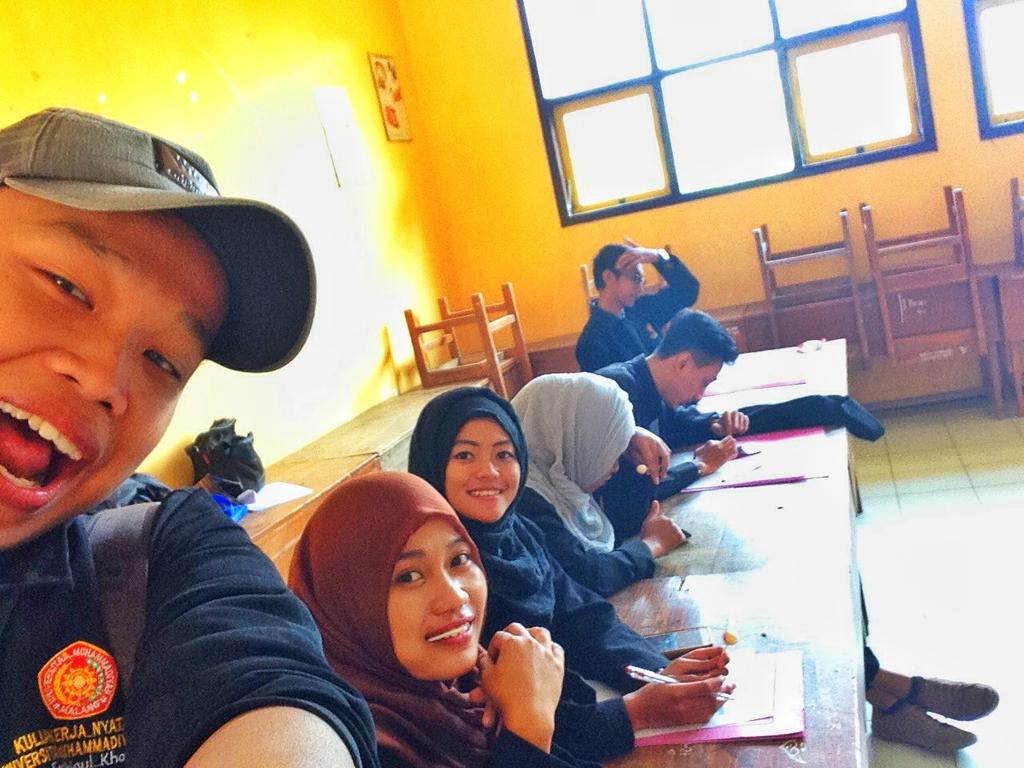 118Kkn's tweet photo. Keseruan para juri-juri disaat menilai. Cc : @UMMcampus @KKN38UMM @dsgampingKKN24 @kkn20umm @KKN48UMM @KKN94UMM http://t.co/Y6xP1f1MU1