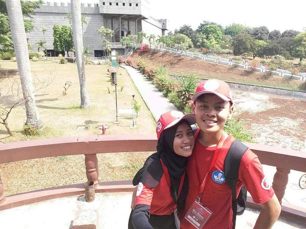 RheizaOP's tweet photo. @AlizaHaliza Kapal Banten di Taman Mini Indonesia Indah  :) http://t.co/aDsJRvLBgz