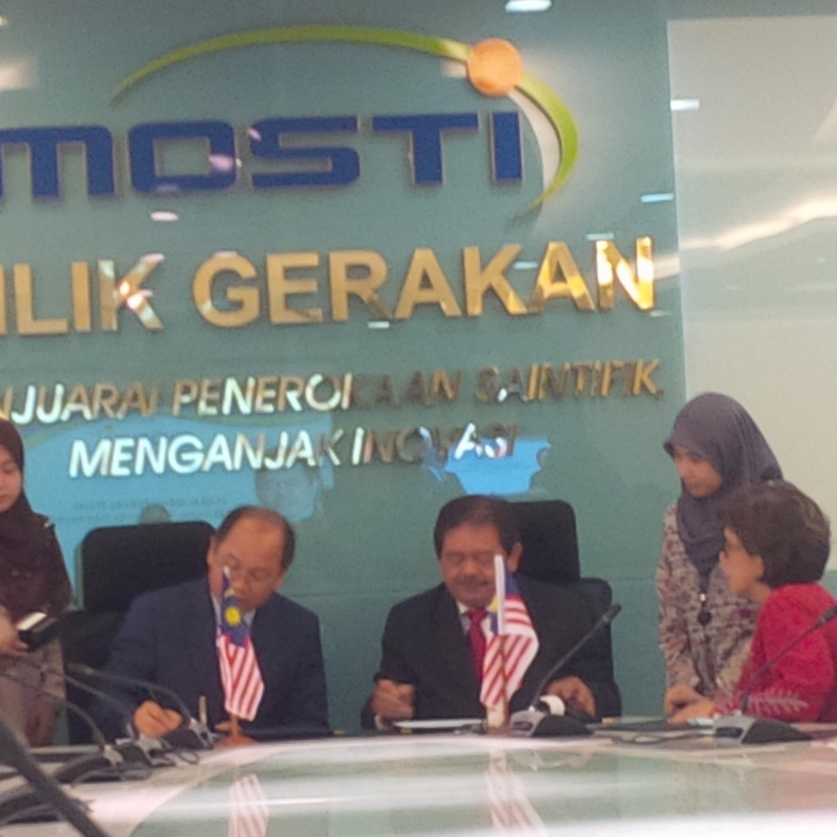 Official Handover Ceremony of Minister of Science, Technology and Innovation <a href="/MTangau/">Madius Tangau</a> <a href="/EwonEbin/">Ewon Ebin</a> <a href="/noorulainur/">Noorul Ainur</a>