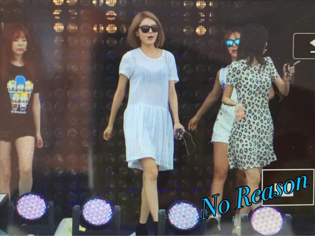 [PIC][14-08-2015]Hình ảnh mới nhất từ "2015 DMZ Peace Concert" của SNSD và MC YoonA  CMWkdEIU8AAFhP5