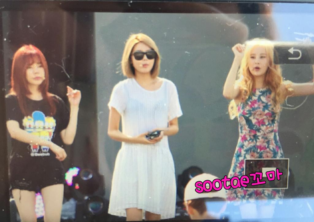 [PIC][14-08-2015]Hình ảnh mới nhất từ "2015 DMZ Peace Concert" của SNSD và MC YoonA  CMWpj7nUEAACg7q