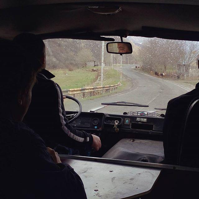 KorovaTravel's tweet photo. Автостоп по-грузински на Рафике 
#korovatravel #georgia #Грузия #казбеги #степантсминда #k… http://t.co/n5LzXzU6mz http://t.co/tv7vdmji5k