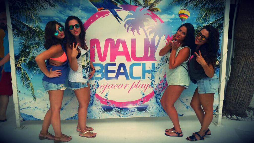 NuriRoblesQ's tweet photo. 🔹MAUI BEACH🔹😜
@Paularuiz_2 @YoumanaN @NuriRoblesQ 
#fiesta #verano #amigas #party #vacaciones #agosto2015 #Mojacar http://t.co/UdXUzECypX