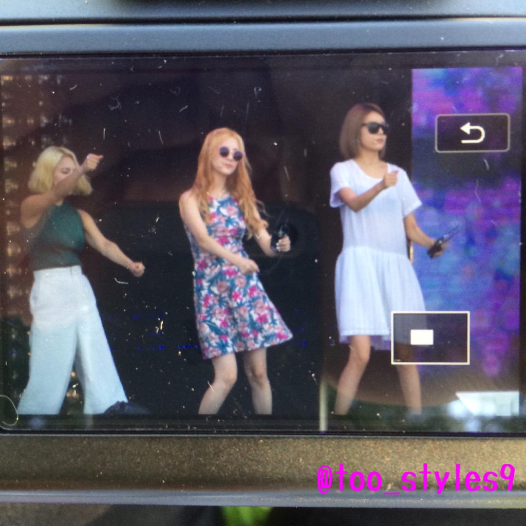 [PIC][14-08-2015]Hình ảnh mới nhất từ "2015 DMZ Peace Concert" của SNSD và MC YoonA  CMWupICUYAUrpv8
