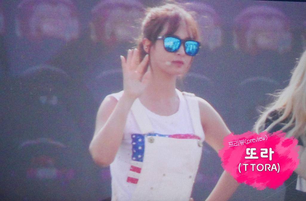 [PIC][14-08-2015]Hình ảnh mới nhất từ "2015 DMZ Peace Concert" của SNSD và MC YoonA  CMWwSTgUYAAkYis