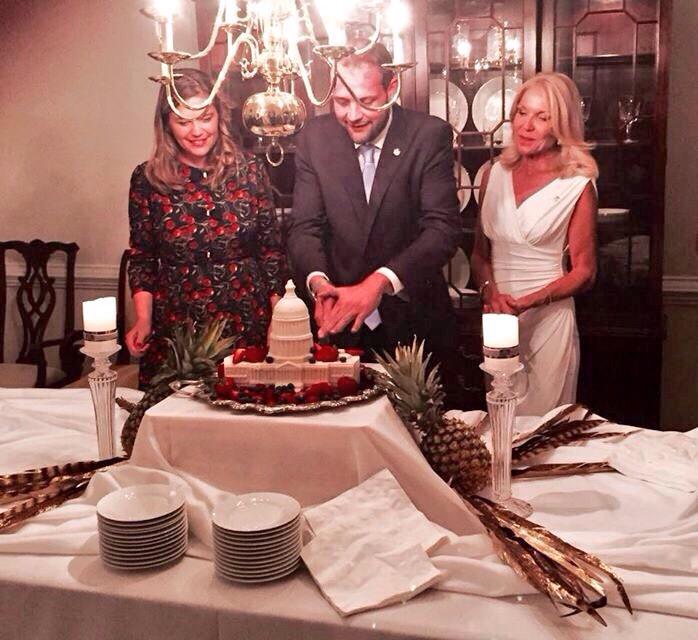 PrincSeborga's tweet photo. Dagli USA: Marcello e Nina di Seborga hanno inaugurato la Rappresentanza del Principato a Washington #SeborgaInUSA http://t.co/wmC4ymXZDD