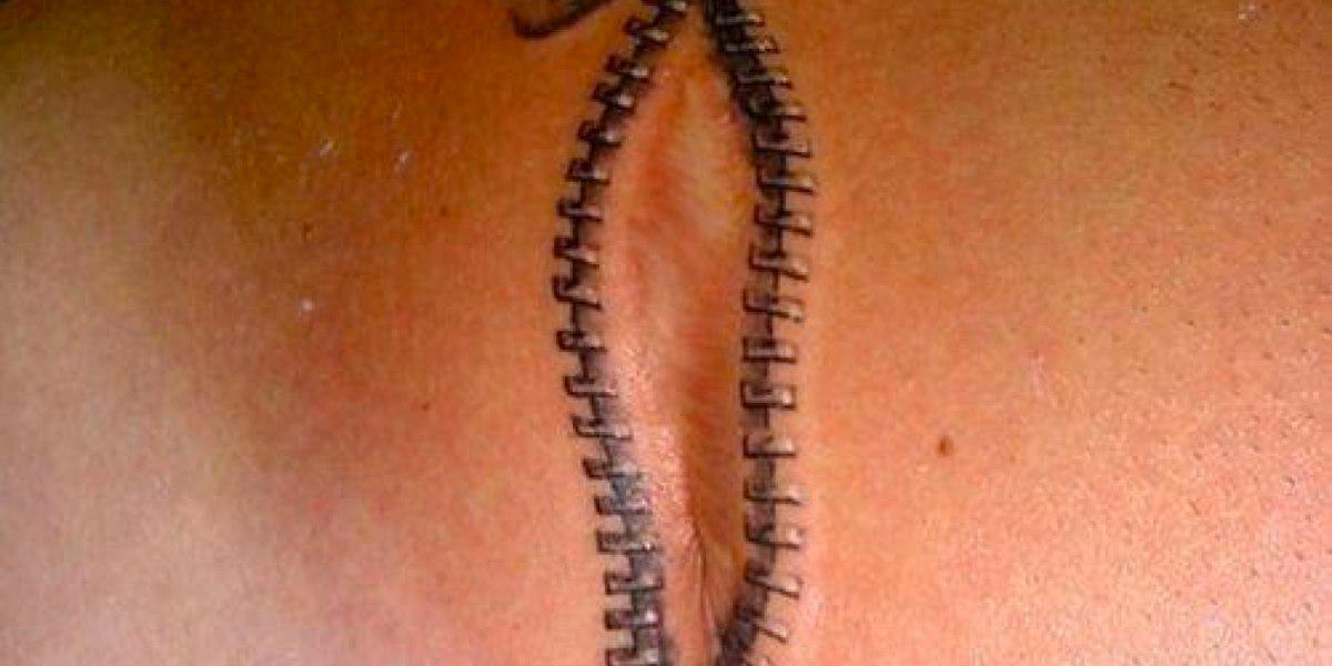 HeftyCo's tweet image. You think it’s a zipper but look closer and you’ll see what it really is. Unbelievable! hefty.co/3d-tattoos/