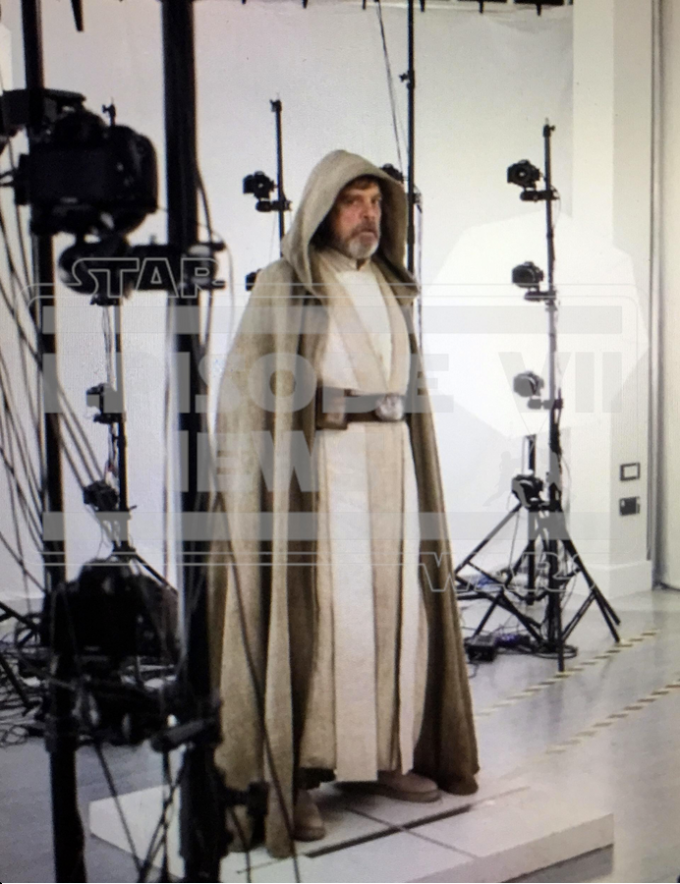 complex_uk's tweet photo. Here's your first look at Luke Skywalker in 'The Force Awakens' http://t.co/oxQoGzwdVJ http://t.co/8PjRbS8TLf