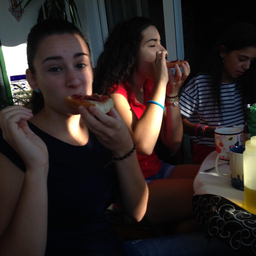 GLopez_Moreno's tweet photo. Desayuno con diamantes 💎💎💎💎💎💎💎💎 el mejor despertar. GRACIAS. 🔞🎂🎉🎊 http://t.co/hBbsJRlmmI
