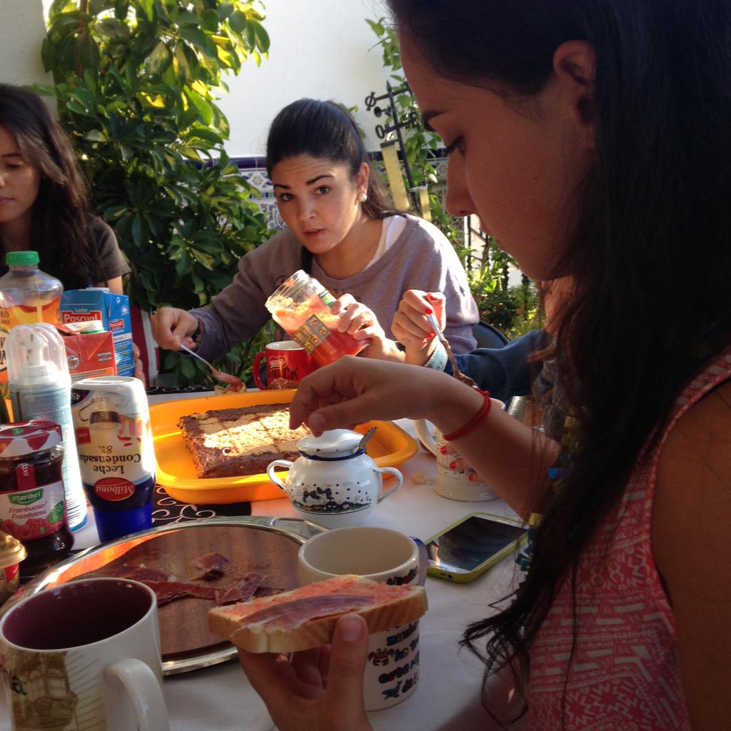 GLopez_Moreno's tweet photo. Desayuno con diamantes 💎💎💎💎💎💎💎💎 el mejor despertar. GRACIAS. 🔞🎂🎉🎊 http://t.co/hBbsJRlmmI
