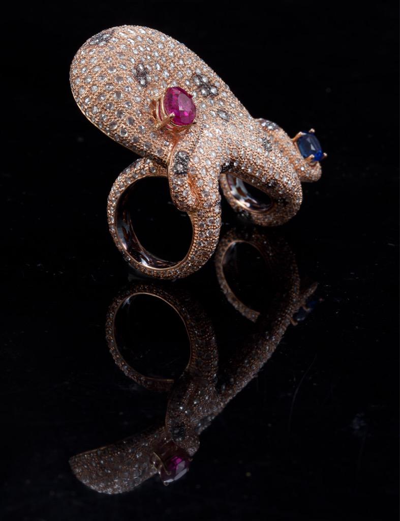 DJoyaJewels's tweet image. #Betel Leaf in Autumn Ring #Heirlooms by D'Joya #magnificent#homage2betel leaf #art#nature #rosecuts#rubies#sapphires