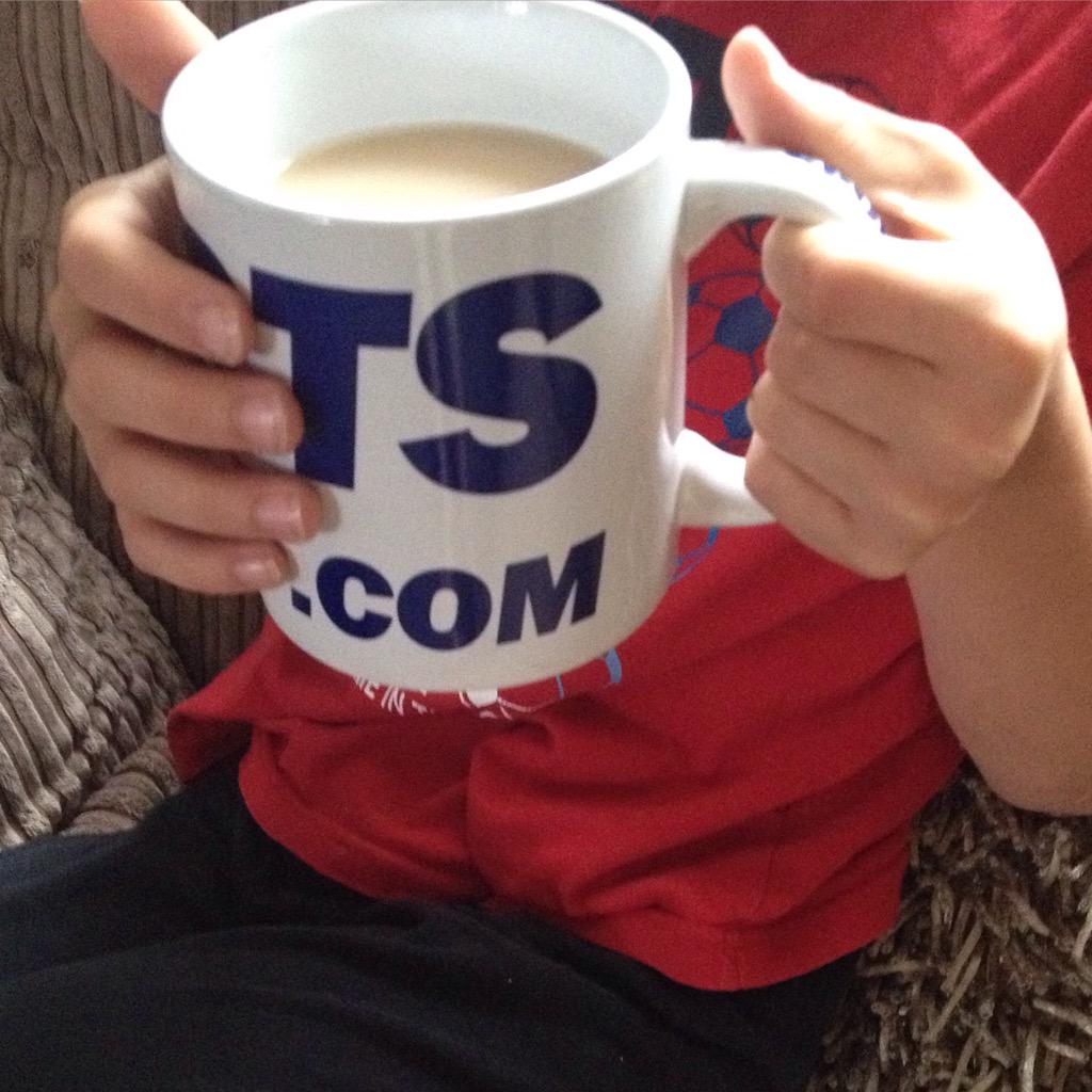 cameron21nufc's tweet photo. Biggest cup of tea in history, I have to hold the cup with 2 hands 😆 #BiggestCupOfTeaEver http://t.co/fc4aPr4xPK