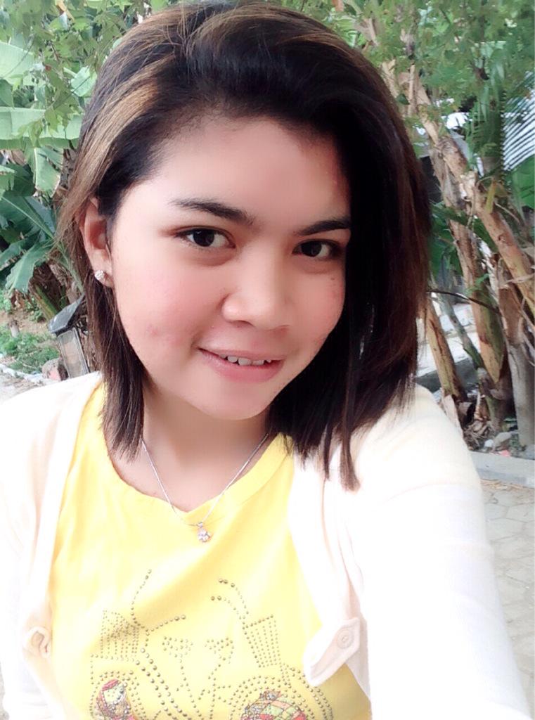 Eccccyy's tweet photo. Yellow✌️😺😻 http://t.co/TIusr5rcZt
