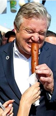 Wls Am 890 On Twitter Johnhowellwls Wanted To See The Michelle Bachmann Photo So Here S Some Politicians Eating Hot Dogs Iowafairday Http T Co Rgrs5lblbi Twitter