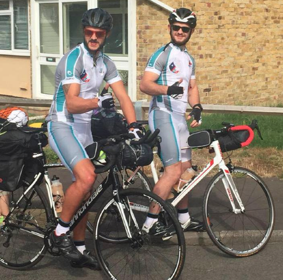 MountainFuel_UK's tweet photo. Support @round_britain 2235mile cycle/England, 48mile swim/Scotland 500mile run/Wales Donate http://t.co/wfwSWS2cHY http://t.co/phiiVWN0Lt