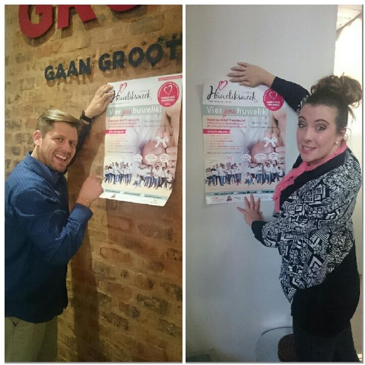 Ambassadeurs <a href="/francoisbotha_a/">Francois Botha</a> &amp; <a href="/IzaanS/">Izaan Steenkamp</a> doen ook hulle deel want hulle #houvangetroudwees. Dankie  @IntiemTydskrif