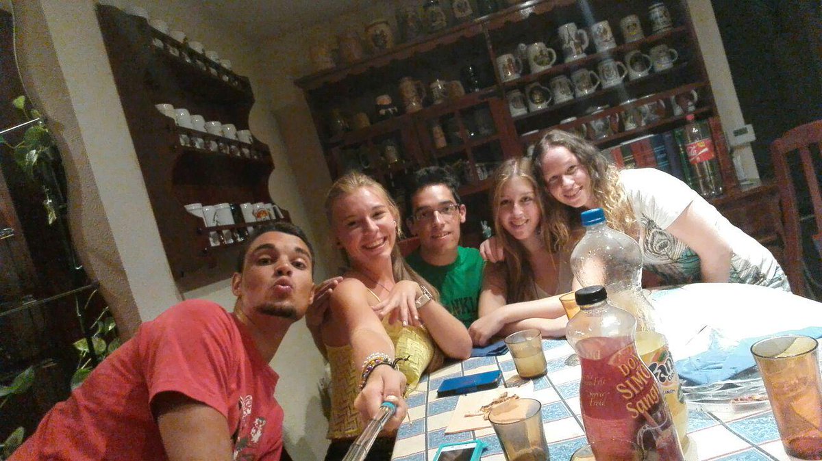 mister_jf_ml's tweet photo. Buena noche la de ayer con el Colegueo Villalbino #casamarina #zazuvuelve #nochesdeverano http://t.co/yXzA3a7Lkq