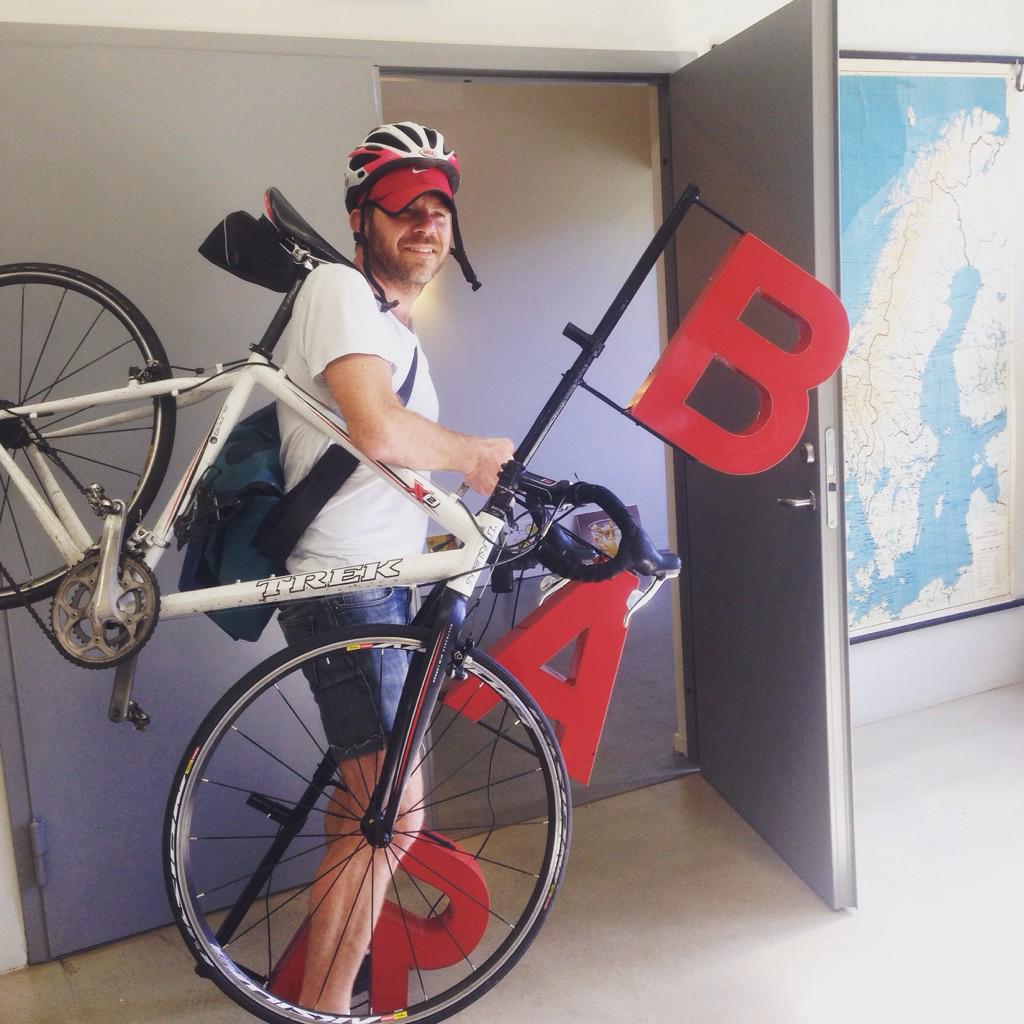 kaffabutikk's tweet image. I kveld er det Brosme, vin og RnB på @java_oslo, men først må bare Robert levere noe