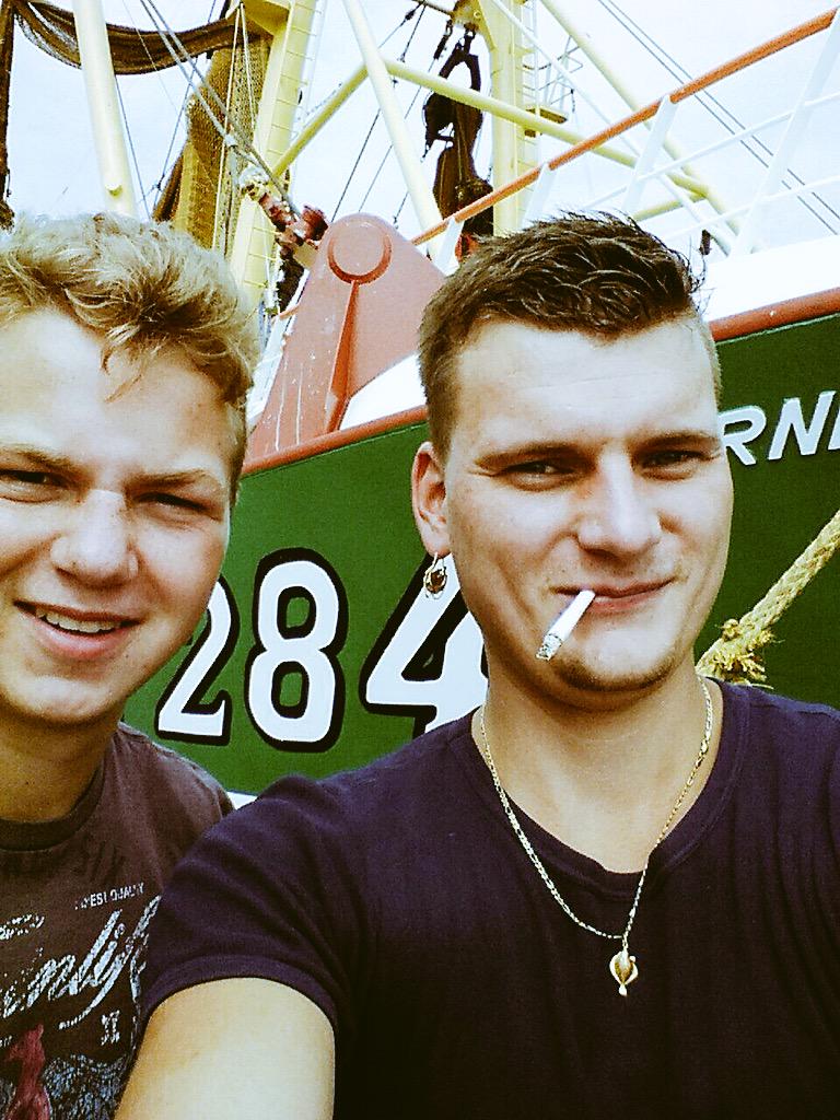 klaaspute's tweet photo. Tis weer voorbij,die mooie zomer🎶.Met deze topkantmoat😉🍻 @RiekeltK aan mijn zij. Er leek wel geen einde aan te komen. http://t.co/2r16ohiXcw