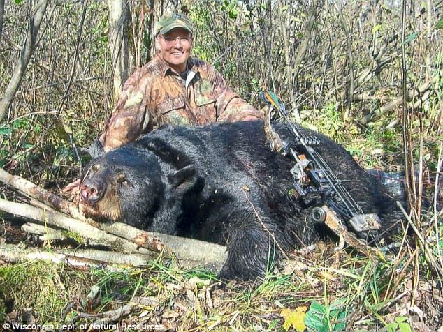 Lion killer dentist illegally shot this bear &amp; 'tried bribing guides to cover it up' dailym.ai/1IQkvTQ