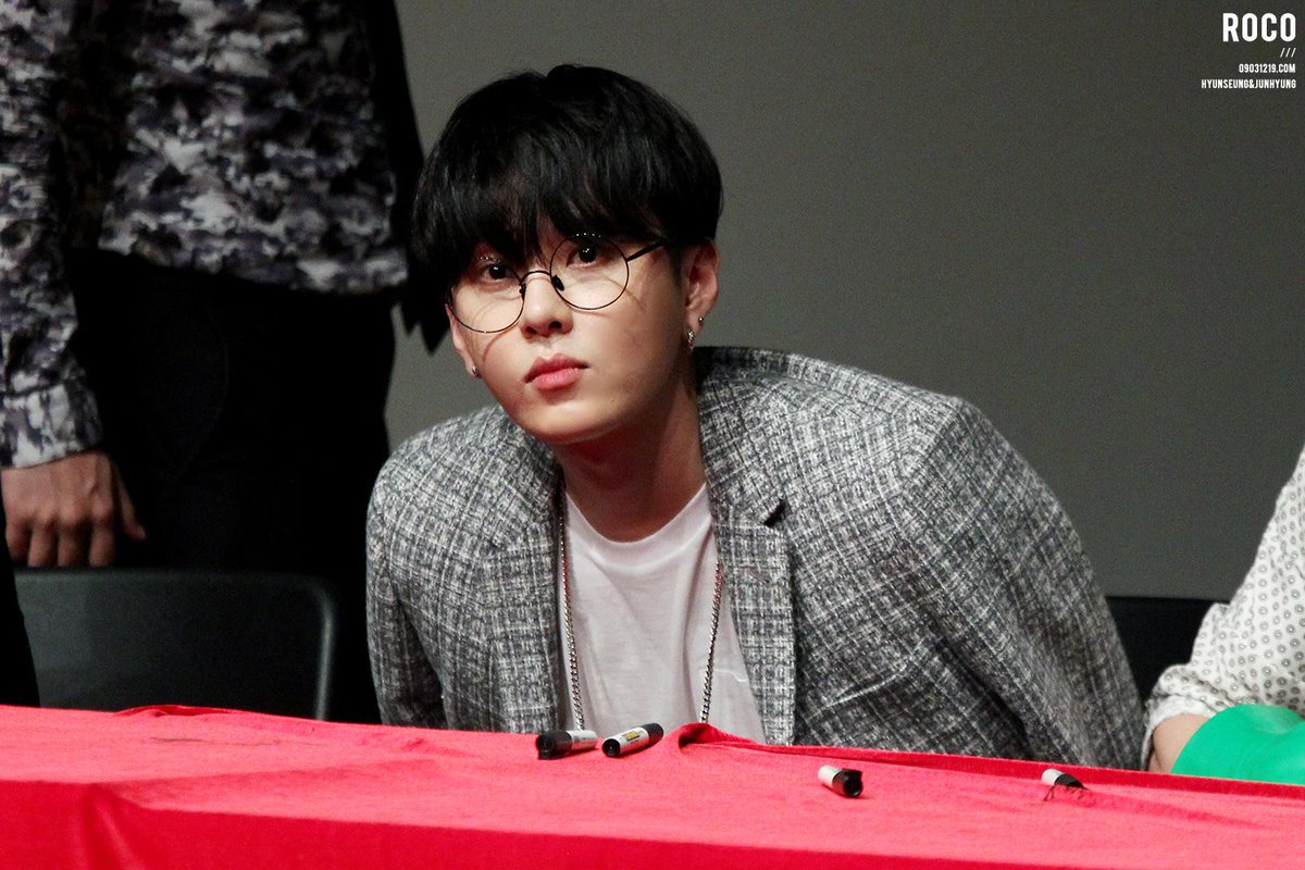 넘 기엽고요😭 #YeY #용준형  i.imgur.com/Z3OSDdR.jpg