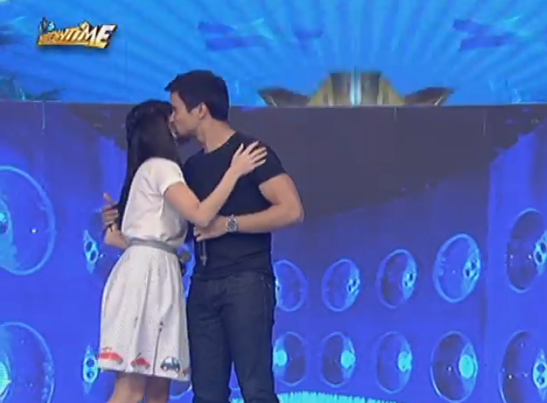 eloisamorong's tweet photo. @masennaforever Nakakakilig na reunion nina @samuelmilby at @annecurtissmith sa It's Showtime http://t.co/EC3AHSU7HS http://t.co/2aHeZFapga