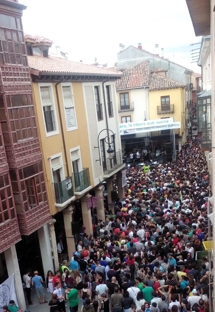 Vaya jaleo que tenemos aquí abajo! 
#PlazaDelTrigo
#ArandaDeDuero
Larga vida al #SonoramaRibera2015 
<a href="/sonoramaribera/">Sonorama Ribera</a>