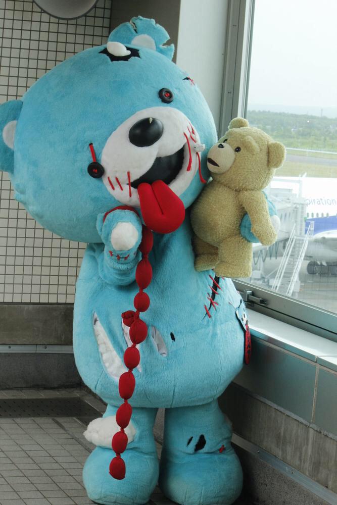 runamiyauchi's tweet photo. おみくん他のクマさんに
大事にされてるね💓 http://t.co/qKPZRtZfS9