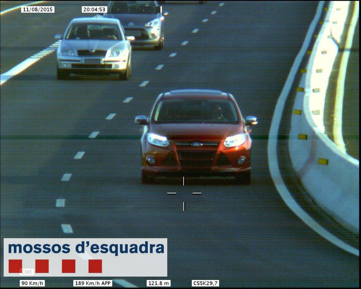 mossos's tweet photo. Imputat penalment el 1r conductor a la nova variant de #Manresa. Circulava a 189km/h en tram limitat a 90. #Mossos http://t.co/apqLaSfL6e