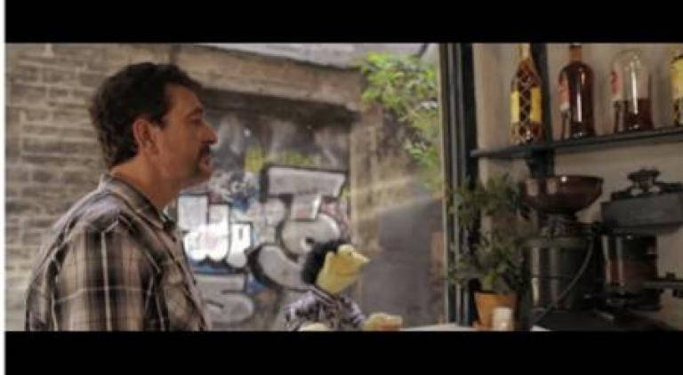 manologarciacia's tweet photo. Un peluche protagoniza "Exprimir la vida," nuevo videoclip de #ManoloGarcía. Estreno 21 Agosto http://t.co/M9JcCqQGbY http://t.co/PZ2fXQAWIP