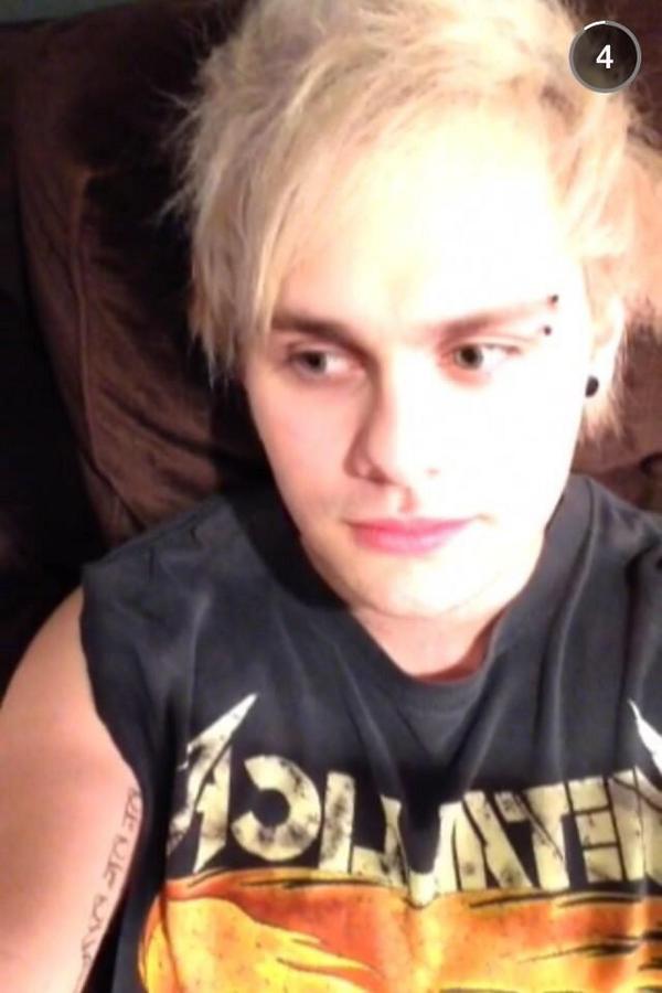 MikeReactionPL's tweet image. kiedy mówie komuś dzien dobry, a on nie odpowiada i przy najblizszej okazji mówi rodzicom, że jestem niewychowana