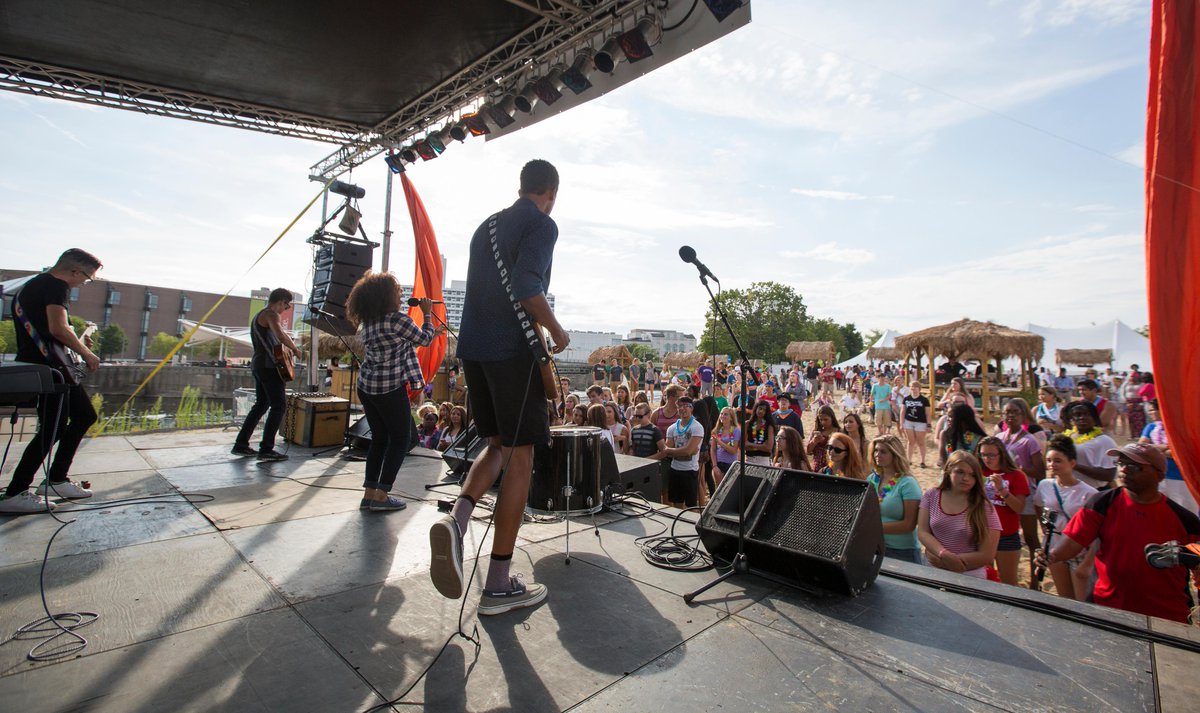 TheBobBlake's tweet photo. .@ontheriverfest  draws record crowd despite Teen Night incidents. http://t.co/aQsV9G38Fo http://t.co/rdf4YswQPg