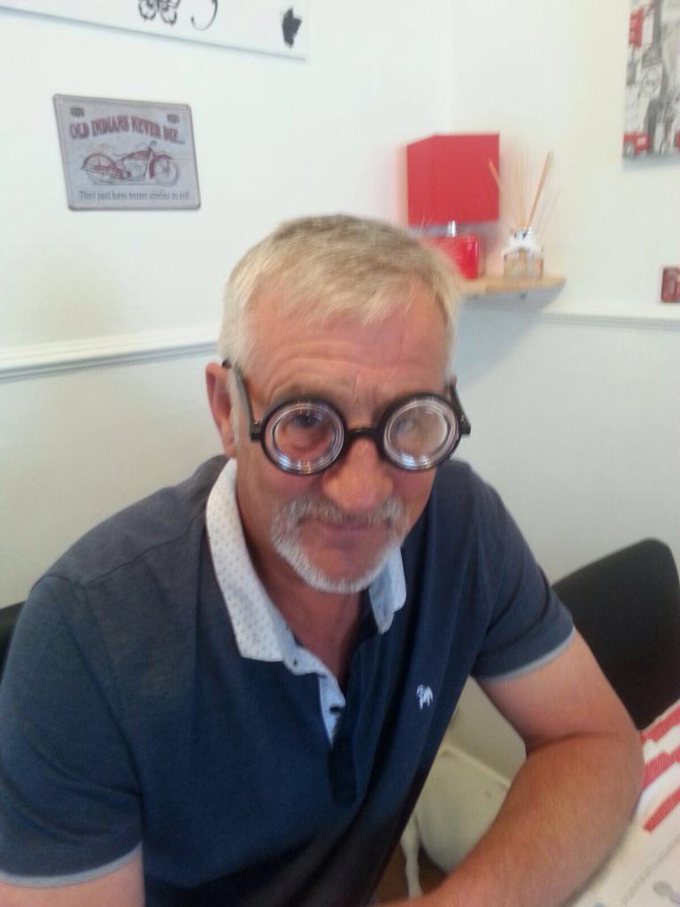 danniroossien90's tweet image. My dad got it totally wrong when he went to specsavers 😂 #milkbottles #specsaversstyle #fatherstyle