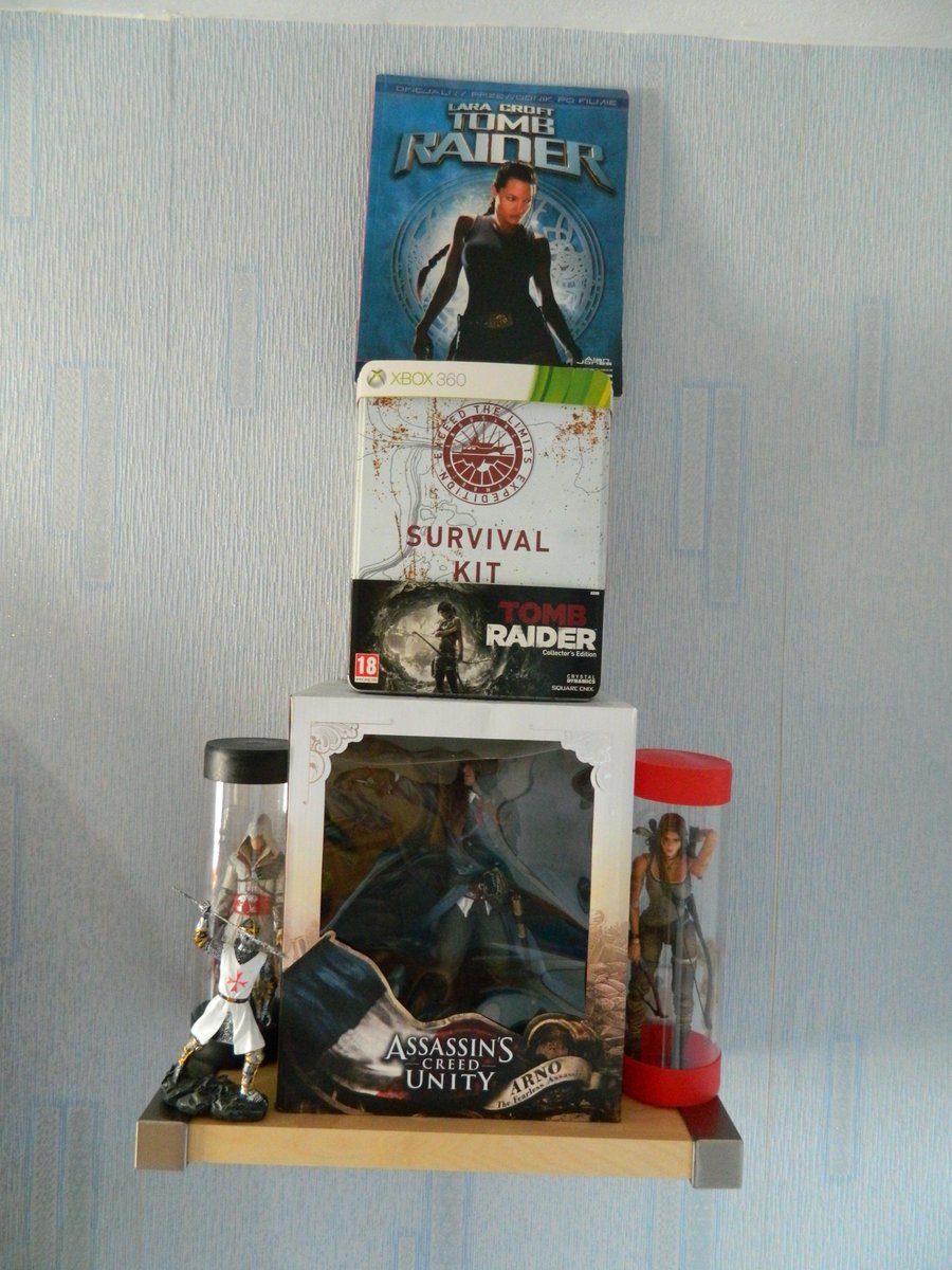 MartyToteva's tweet photo. Slowly but truly our #nerd collection is growing =] @DiToteva http://t.co/VVeMaTGZTw