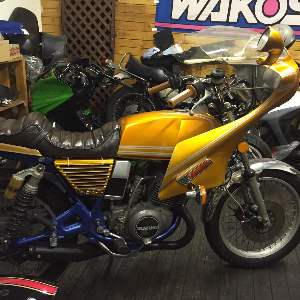 ☆超絶希少車入荷しました☆ RG250E 改造点 オリジナペイント ロケット ☆超絶希少車入荷しました☆ RG250E 改造点 オリジナペイント ロケット