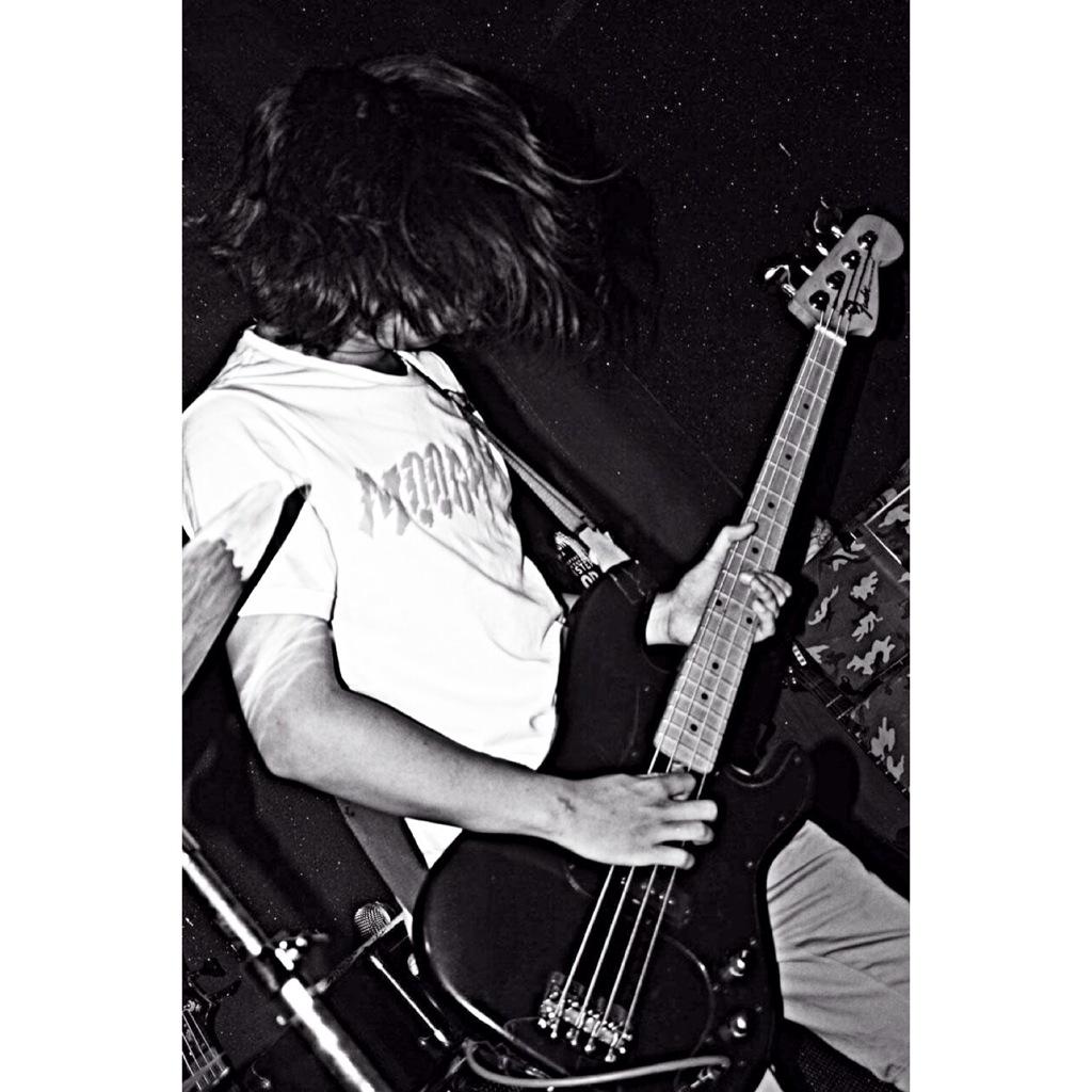 Selamat ulang tahun untuk bassist kita <a href="/iqbaltaefur/">🍉</a>