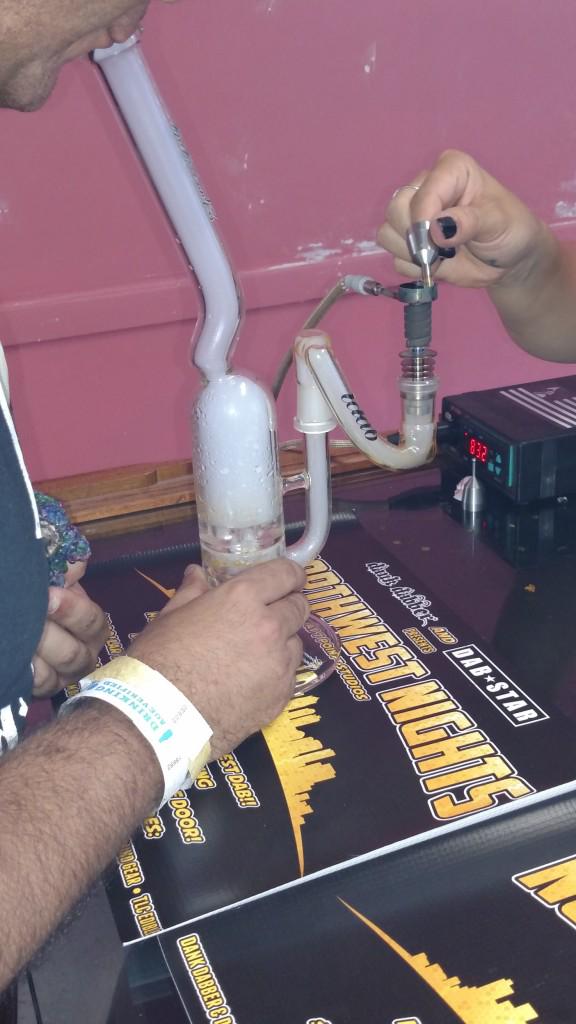 weedist's tweet photo. My Northwest Nights welcome dab was epic! #weedist http://t.co/PpH5XjDnQb http://t.co/Te5rGkwXCi