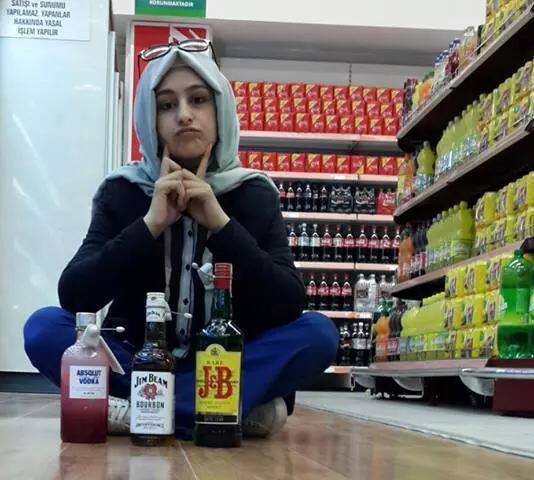 Atayist olmak için fazla güzelim.
Kusura bakmayın bu güzellik
rastgele olmuş olamaz! 😉