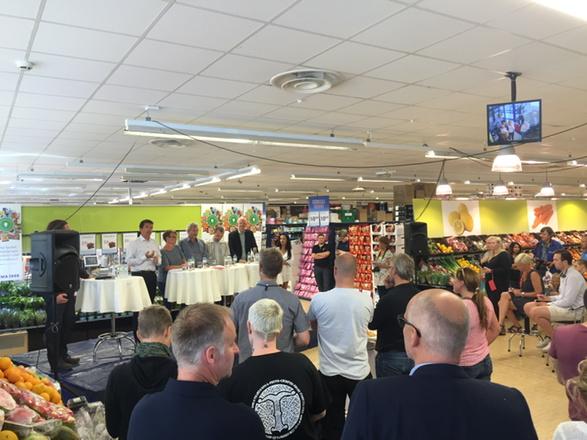 Politisk debatt for første gang i butikk? Om avskoging og palmeolje @ole_robert <a href="/regnskogfondet/">Regnskogfondet</a> REMA1000#arendalsuka