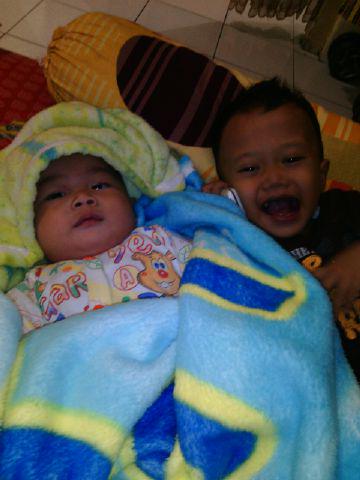AnamSaifulAnam1's tweet photo. Si azam &amp; si zidane,seng akur yo,abangny jgn nukari dedekny trus. http://t.co/Cappii4q9p