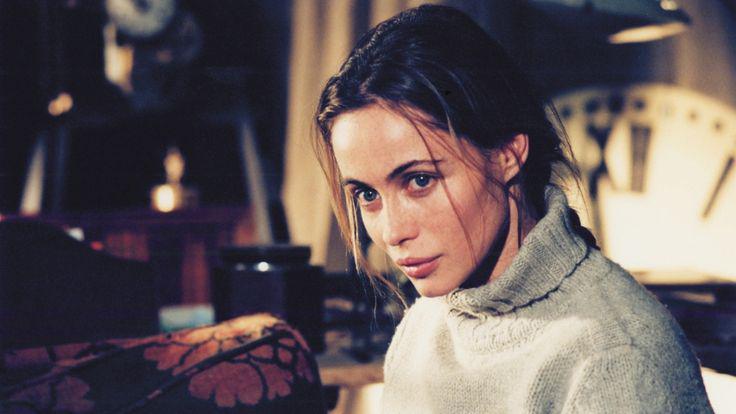 And happy birthday to the great Emmanuelle Beart.

Here in Jacque Rivette\s L\Histoire De Marie Et Julien. 