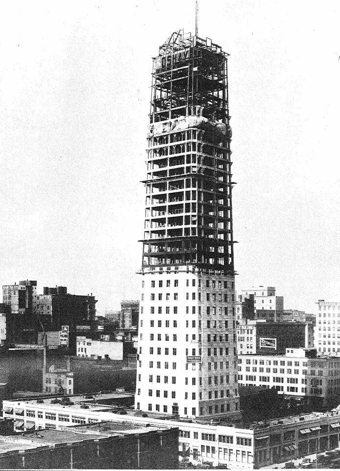 BestPixMN's tweet image. The Foshay Tower in #Minneapolis, while still under construction.