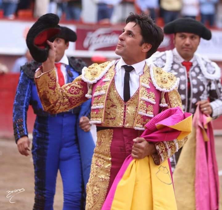 ntrtoros's tweet photo. Notable mejoría de "Paquirri", que será trasladado a Sevilla. Ya da sus primeros pasos y comienza a ingerir líquidos. http://t.co/s6D2USvRe5