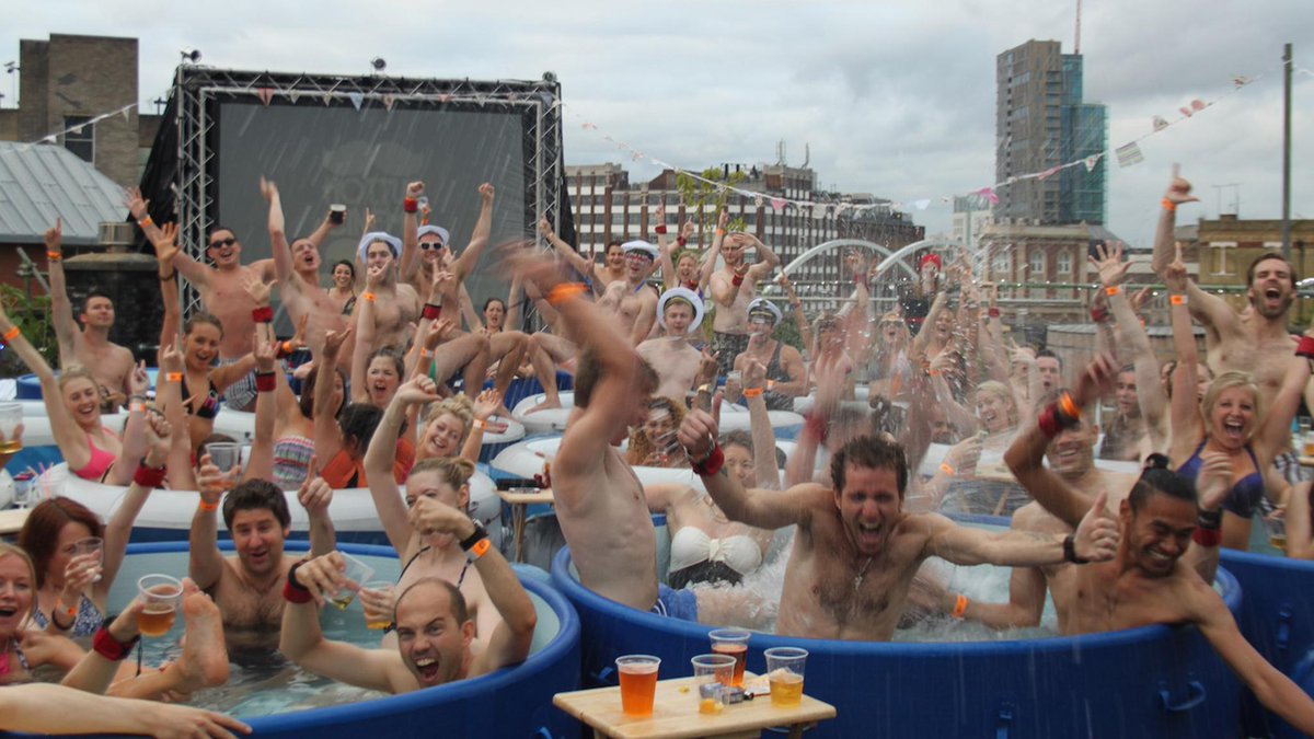 The HotTub Cinema is back in London! Better than watching Netflix in the bath... #TravelTips

bit.ly/1fbCA67