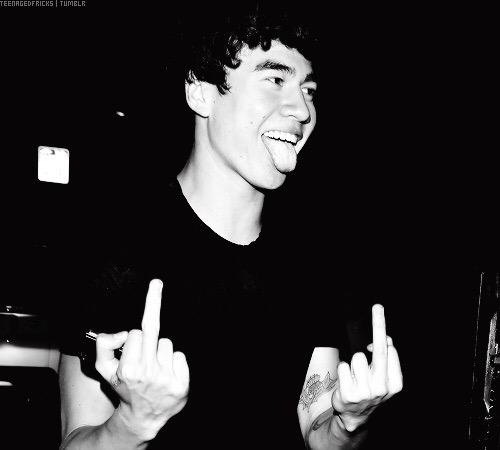 Fivesosonline's tweet image. Dis me.