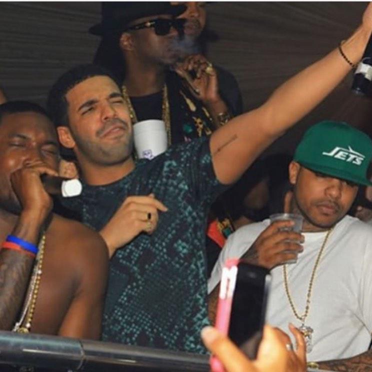 nino5brown's tweet photo. This pic talks in volumes http://t.co/l8I9QCzy2s
