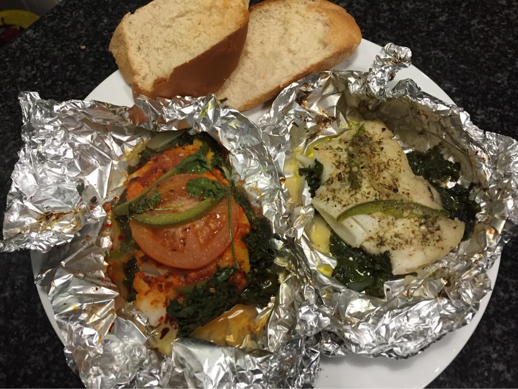 itswaseemamuks's tweet photo. Can u smell what I've been cooking #ovensteam #whitefish #kale #spicy #garliclemonbutter 🍴 @GordonRamsay @FoodNetwork http://t.co/I9cY0ezff4