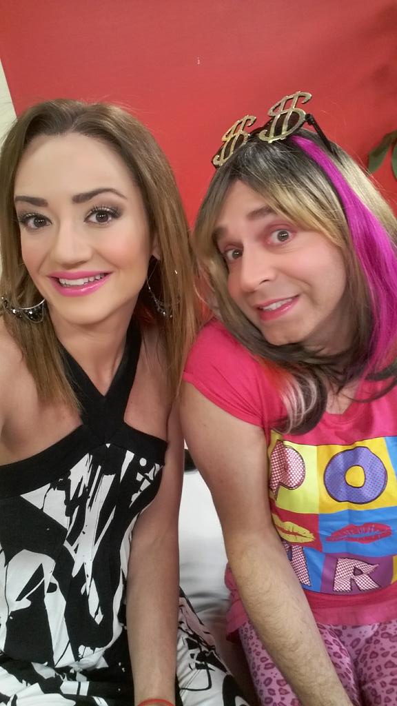 Chequen esta invitada socialitè <a href="/wandasexybee/">Wanda Bee</a> aqui en @A9_oficial <a href="/canal_wtv/">World TV</a> 184 #izzi #envivo