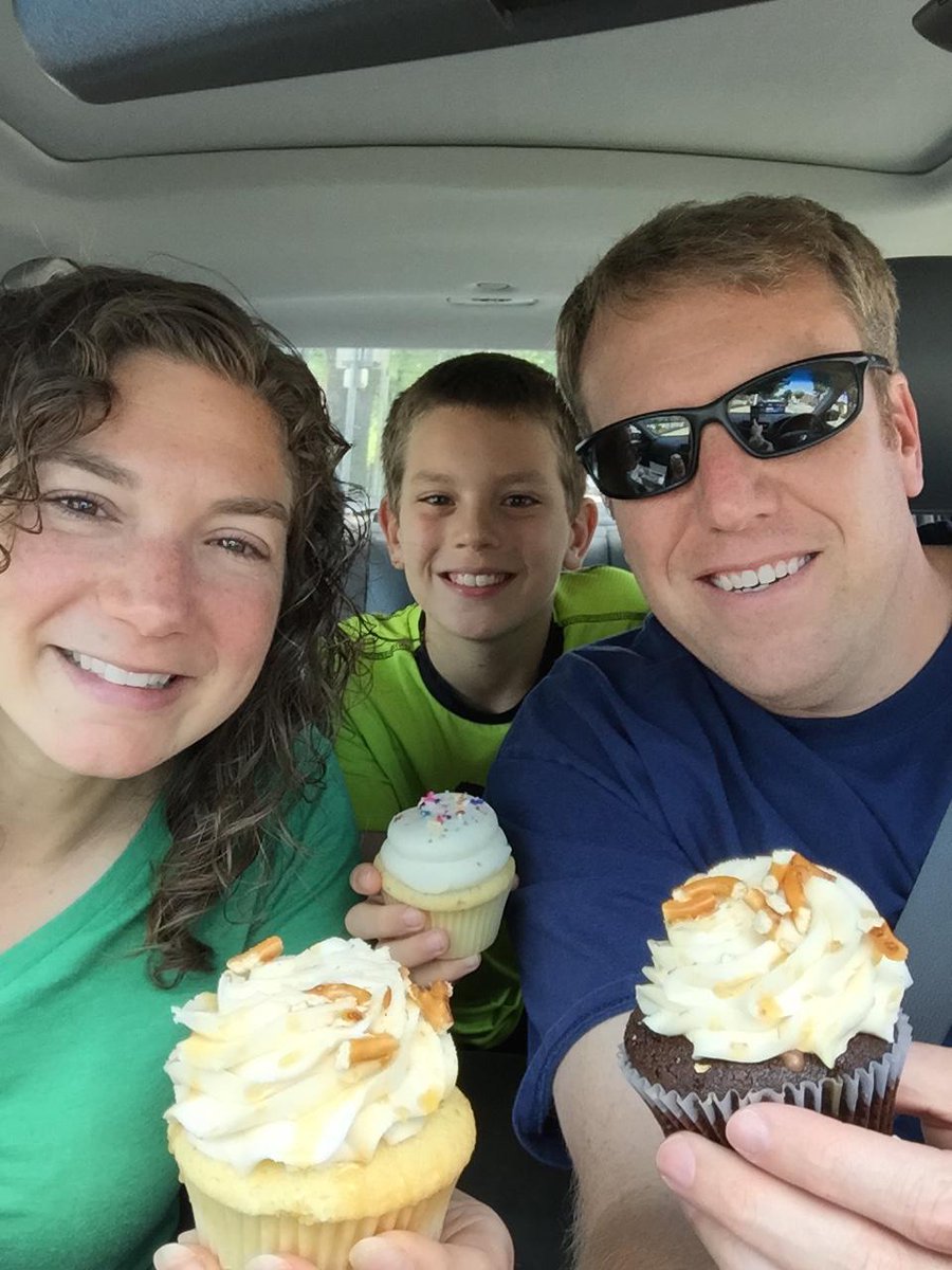 MarjorieAdam's tweet photo. We love happy clients, and they love the Pearls Cupcakes we send them @PearlsCville #clientcare #cville #sweettooth http://t.co/F1yS7QiQKB