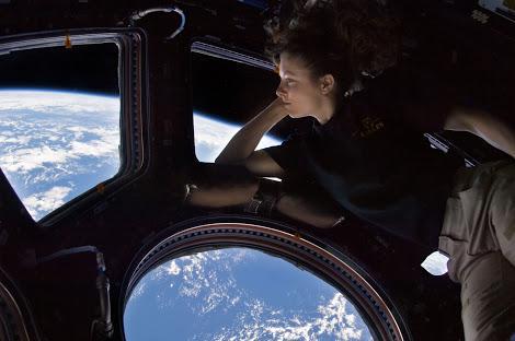  ... And the \model\ in the most famous photo in the cupola! Happy birthday, Astro Tracy Caldwell Dyson. 